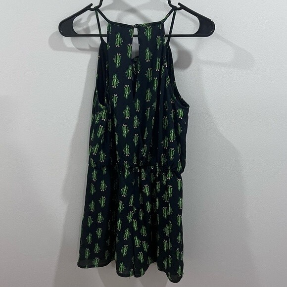 Cactus print romper with pockets size small - Picture 5 of 8
